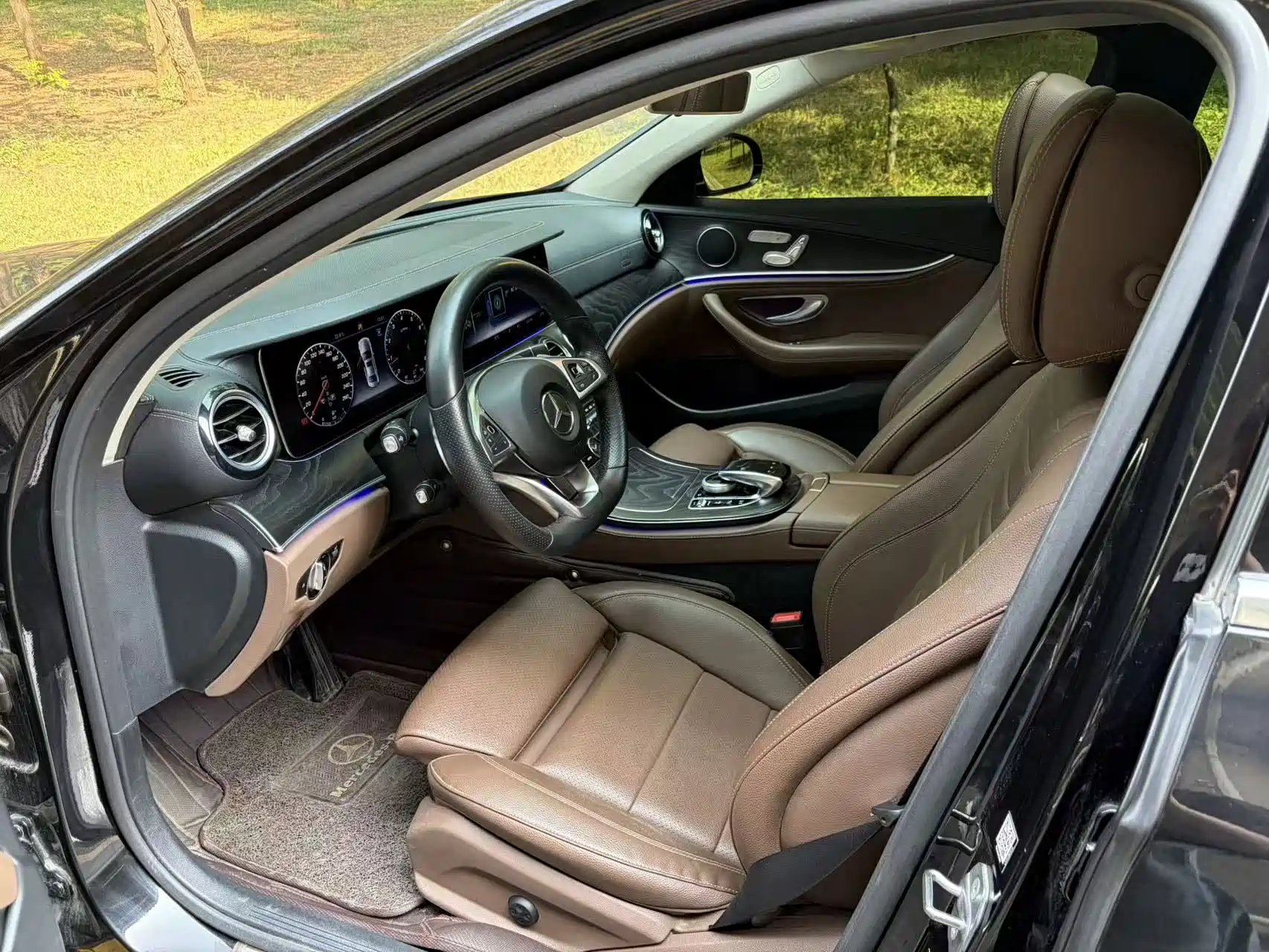 Photo 4 - Mercedes-Benz E-Class