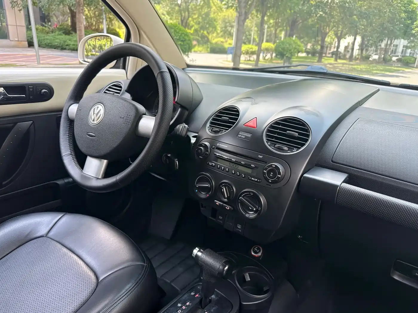 Volkswagen Beetle 2010 Model 1.6 AT фото 17