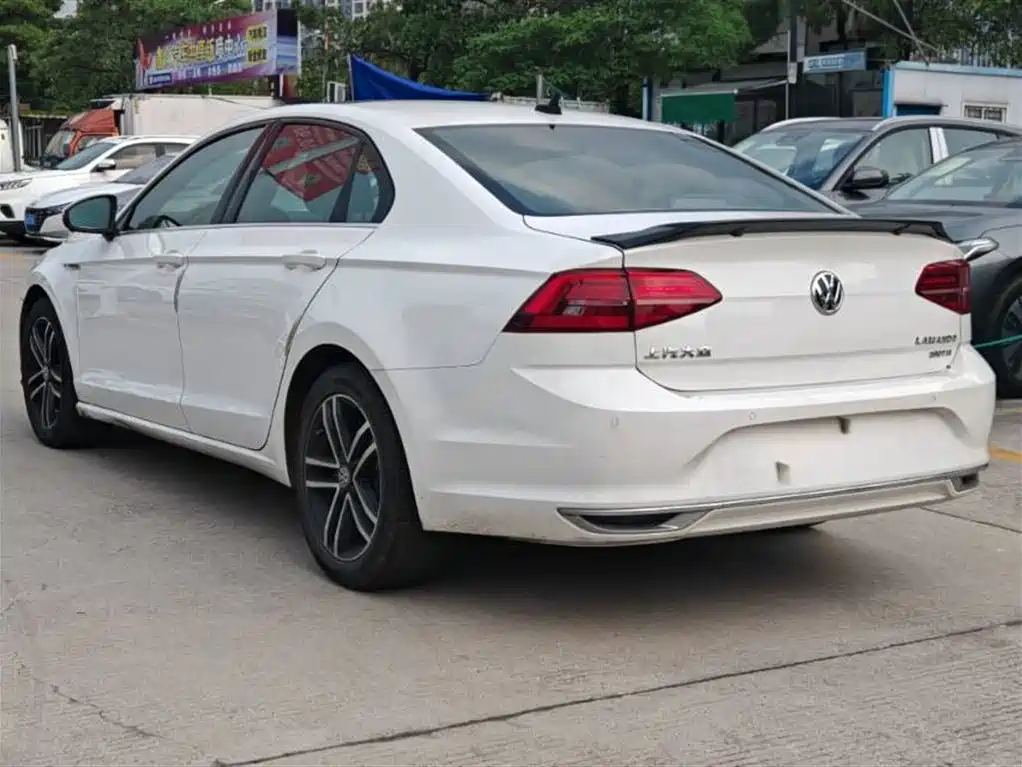 Volkswagen Lamando 2021 280TSI DSG Luxury Phantom Edition фото 9