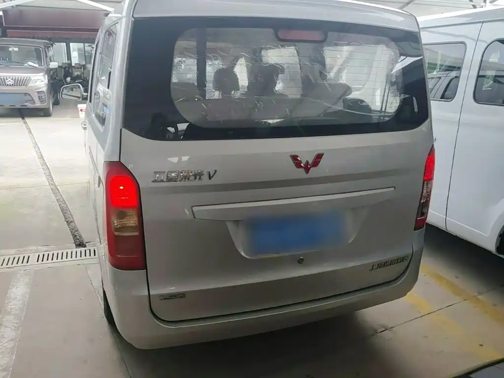 Wuling Motors Wuling Rongguang V 2017 2016 1.5L Standard