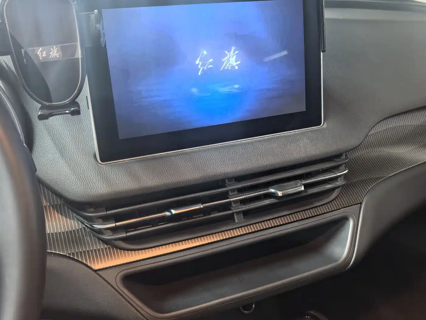 Hongqi E-QM5 2021 Ride-hailing Charging T3 Edition 4-seater фото 10
