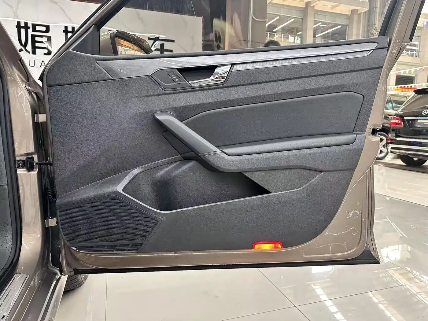 Volkswagen Passat 2017 330TSI DSG Luxury фото 12