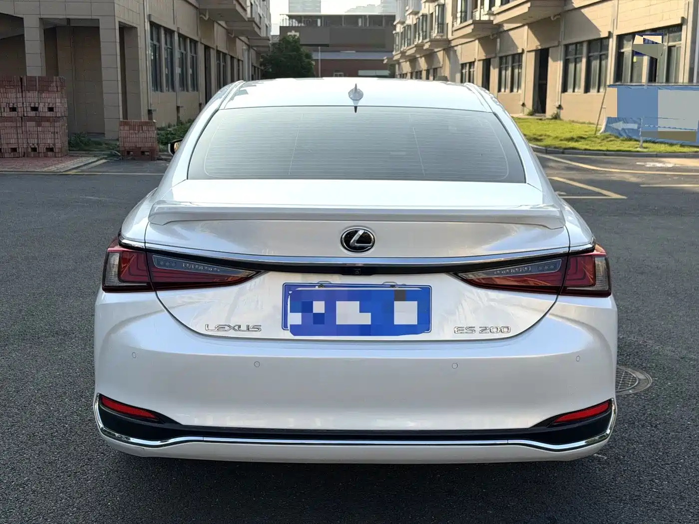 Фото 9 - Lexus ES