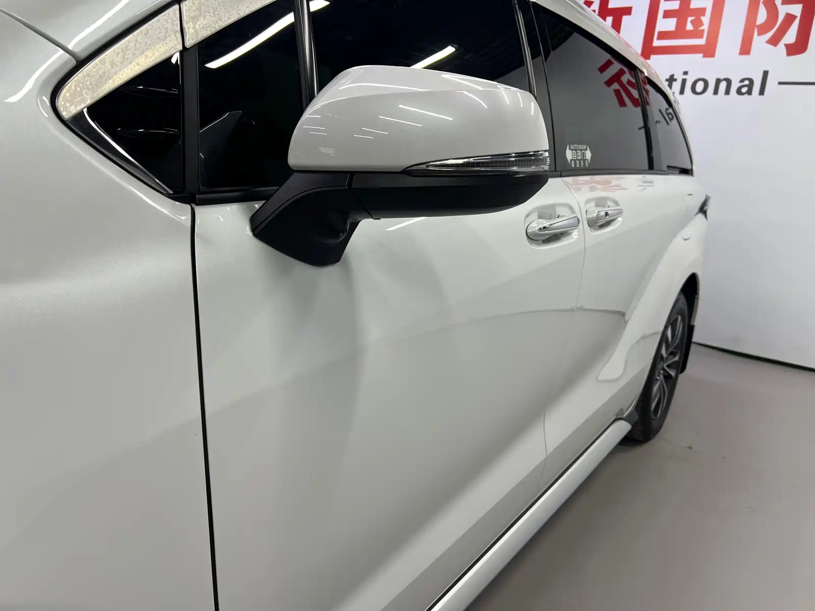 Фото 4 - Toyota Granvia