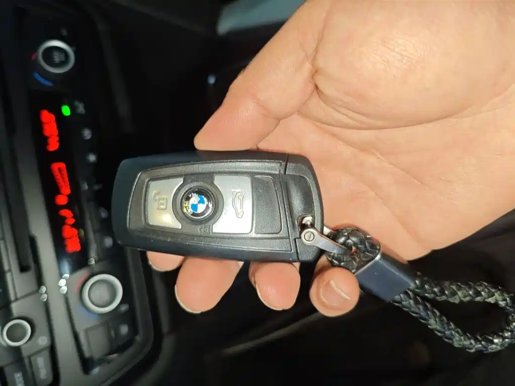 BMW 3 Series GT 2014 320i Leading Edition фото 9