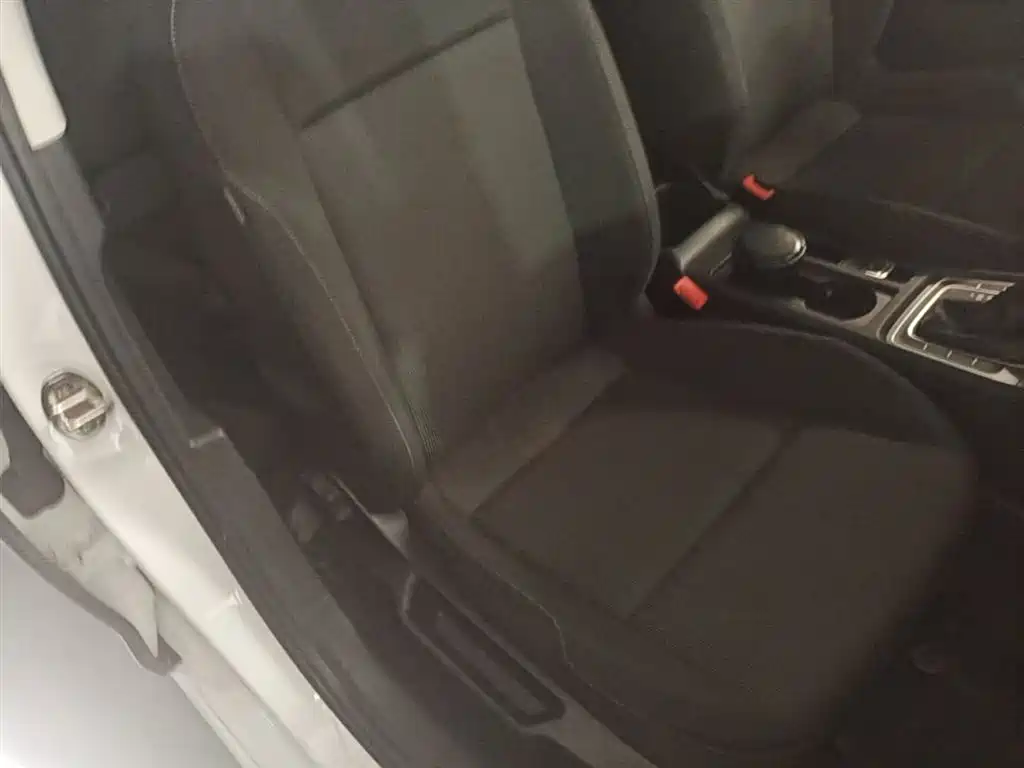 Volkswagen Golf 2016 1.6L Automatic Fashion фото 25