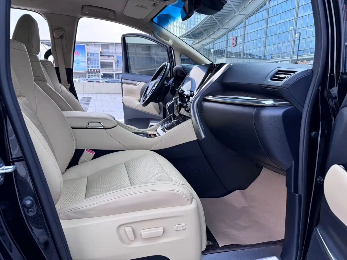 Toyota Alphard 2021 Hybrid 2.5L Premium фото 14