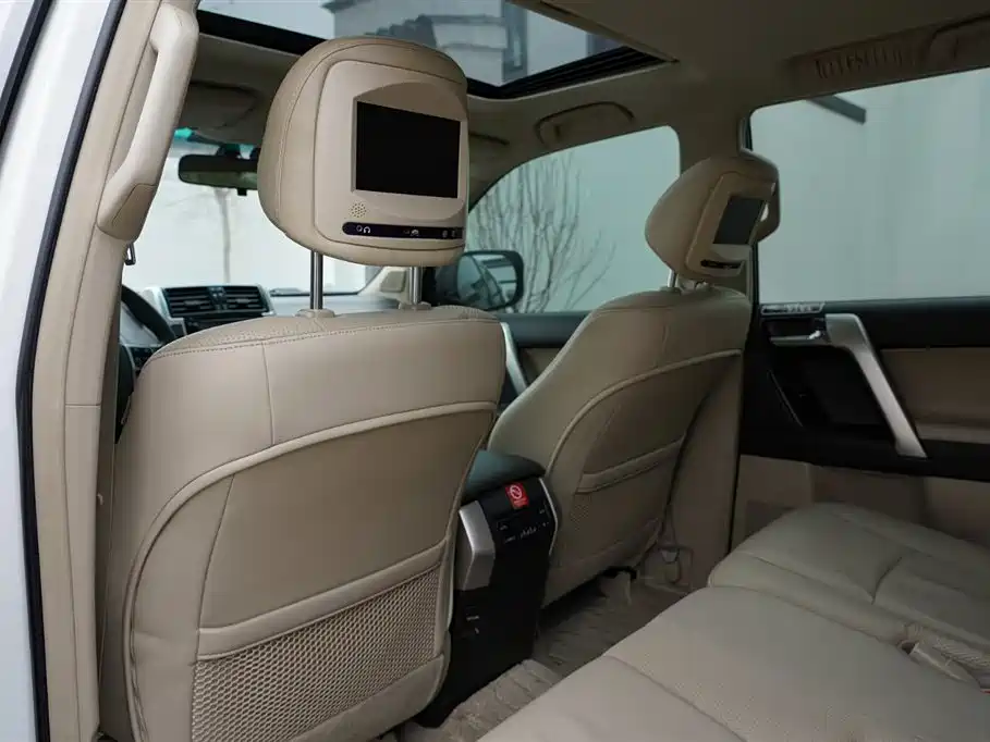 Toyota Prado 2010 4.0L Automatic TX-L фото 35