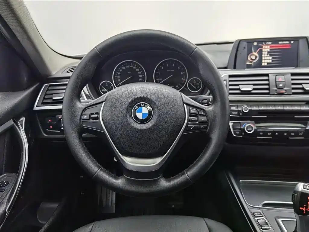 BMW 3 Series 2016 316Li Fashion фото 11