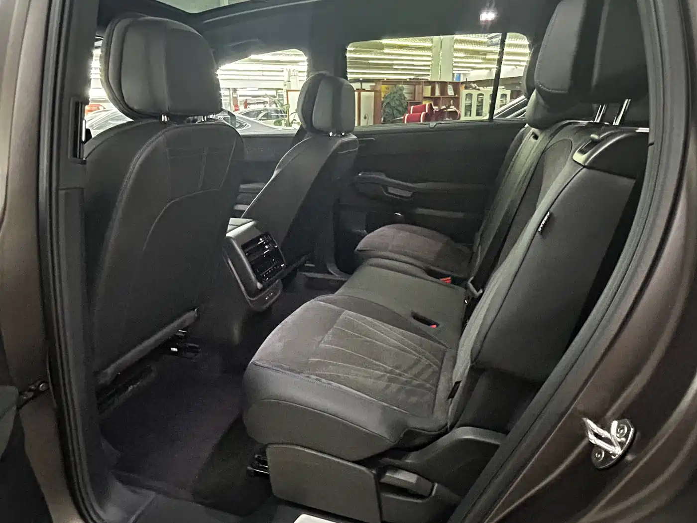 Volkswagen Teramont 2025 Teramont Pro 450TSI 4WD Summit Edition фото 10