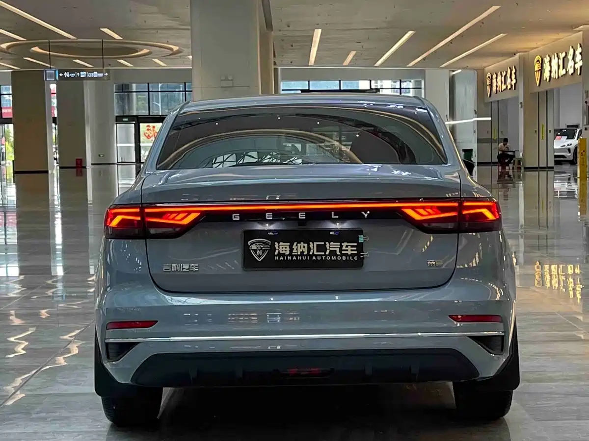 Фото 5 - Geely Emgrand