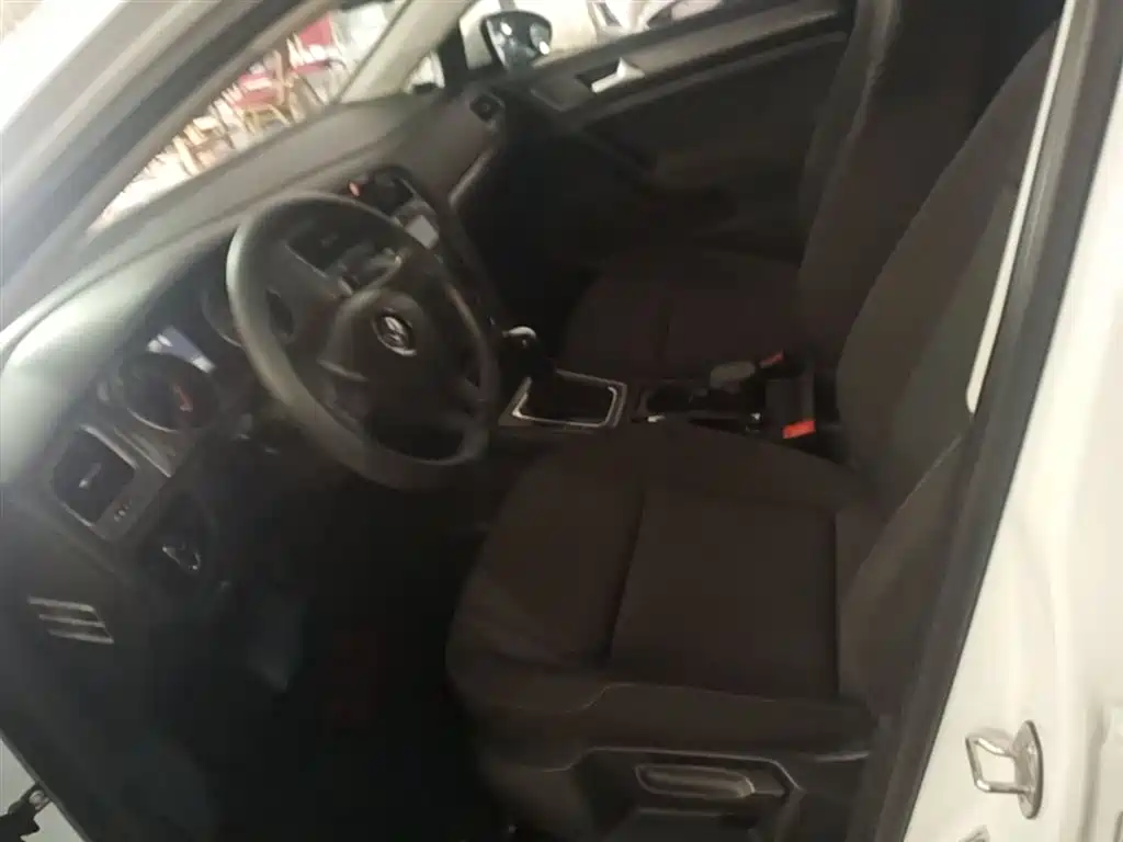Volkswagen Golf 2016 1.6L Automatic Fashion фото 15