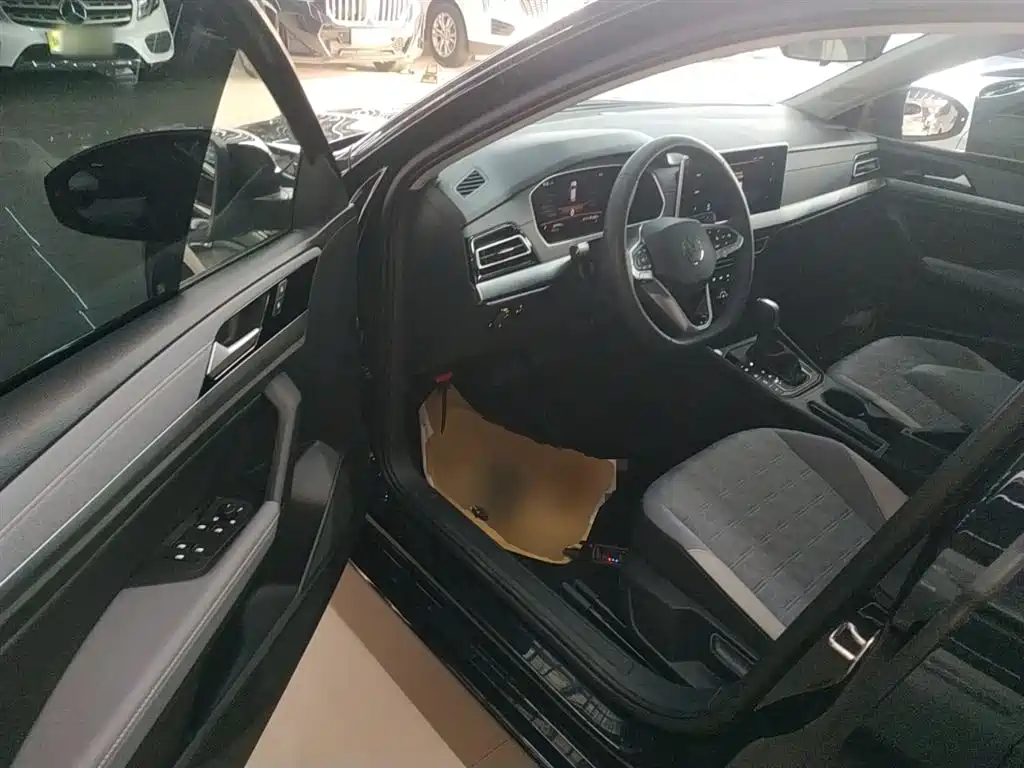 Volkswagen Lavida 2024 Model 300TSI DSG Full Comfort Edition фото 16