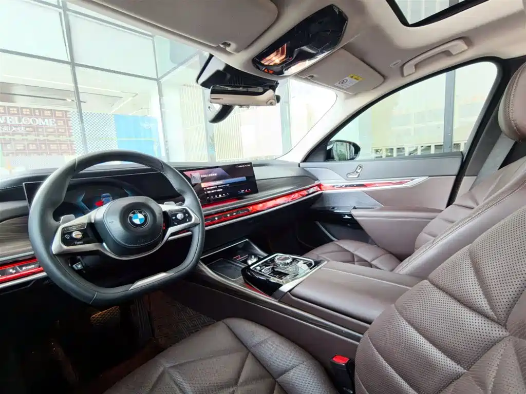 BMW 7 Series 2023 Model 735Li Luxury Package фото 10