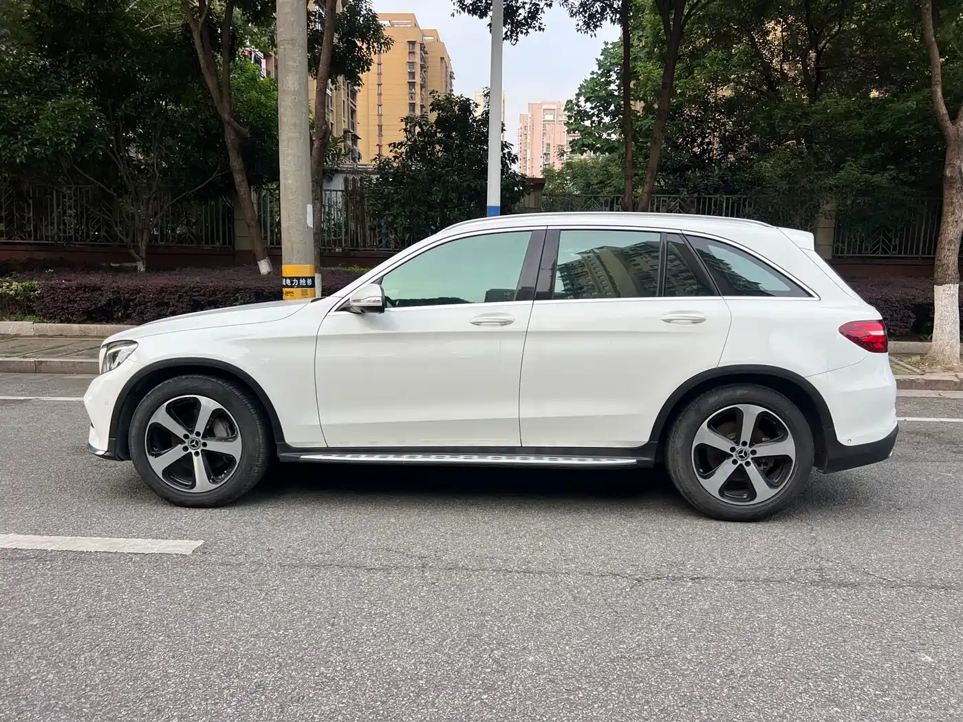 Mercedes-Benz GLC 2018 Facelift GLC 260 4MATIC Luxury фото 4