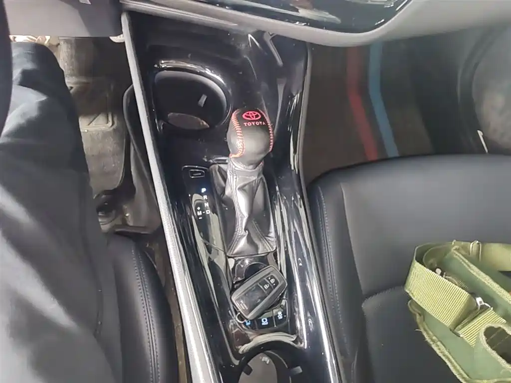 Toyota C-HR 2020 Model 2.0L Leading фото 10