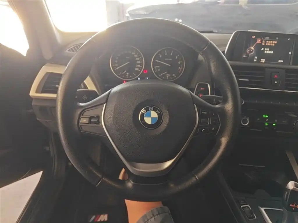 BMW 1 Series (Import) 2016 118i Leading фото 11