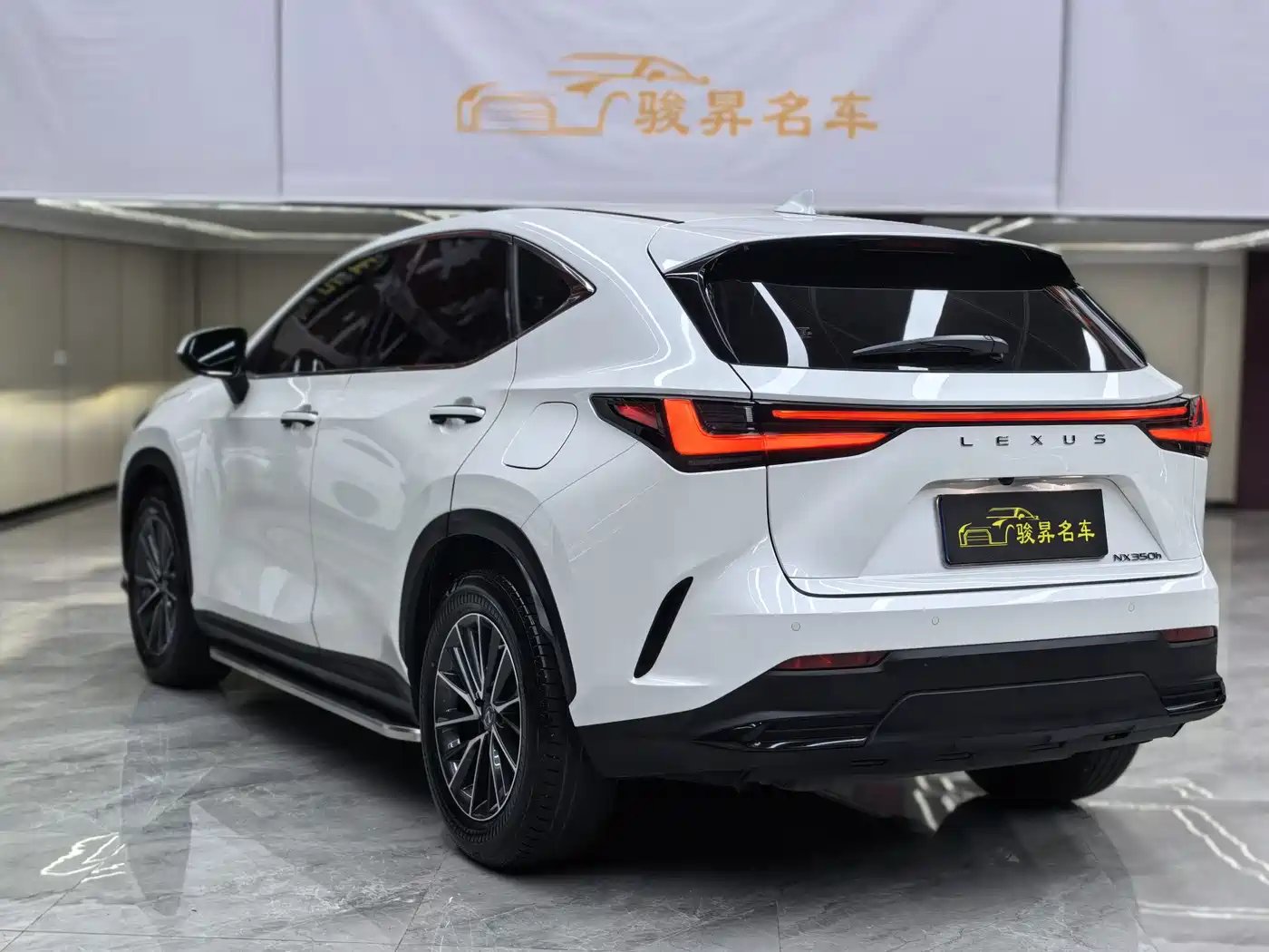Фото 4 - Lexus NX