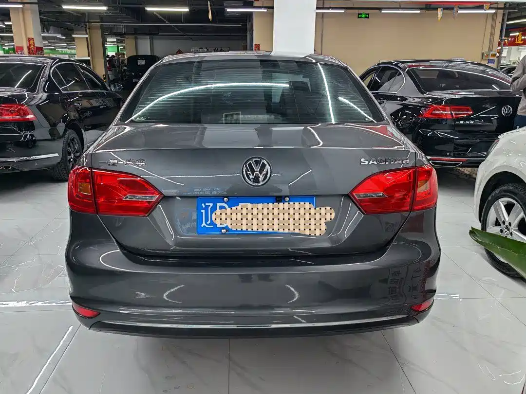 Volkswagen Sagitar 2012 1.6L Automatic Comfort Type фото 6