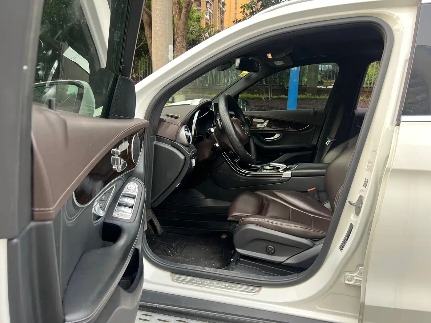 Mercedes-Benz GLC 2018 Facelift GLC 260 4MATIC Luxury фото 18