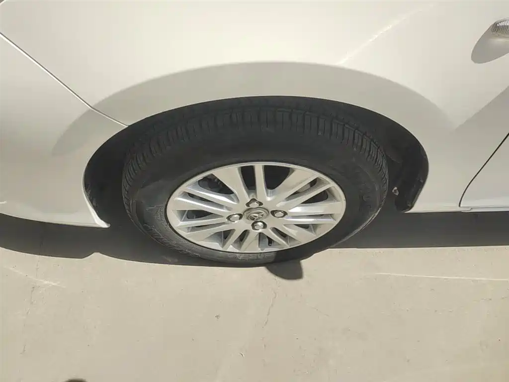 Toyota Vios FS 2017 1.3L Manual Pioneer Edition фото 23