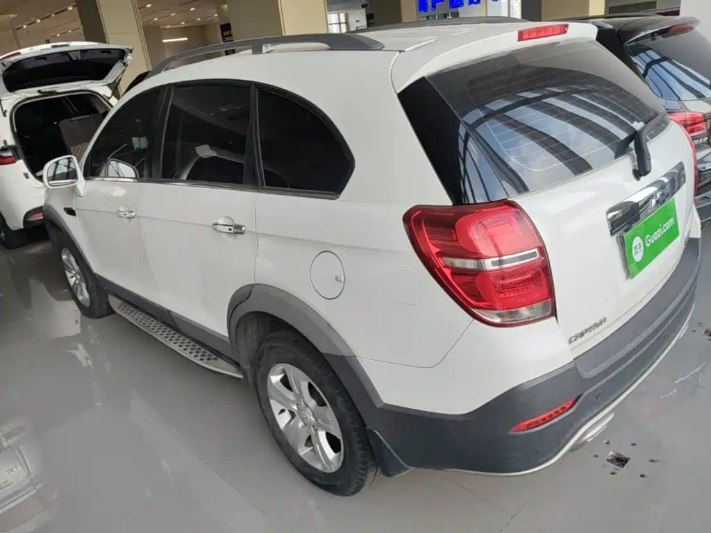 Photo 5 - Chevrolet Captiva