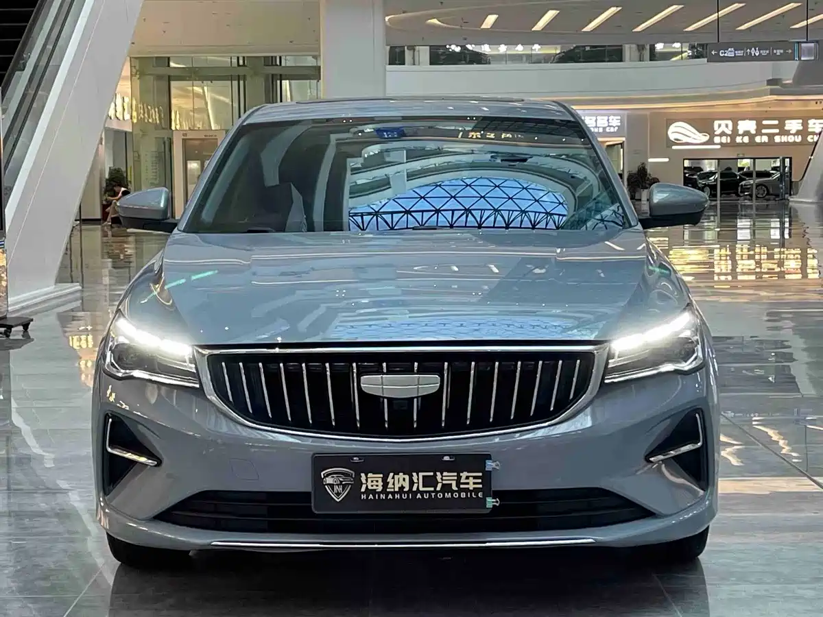 Фото 2 - Geely Emgrand