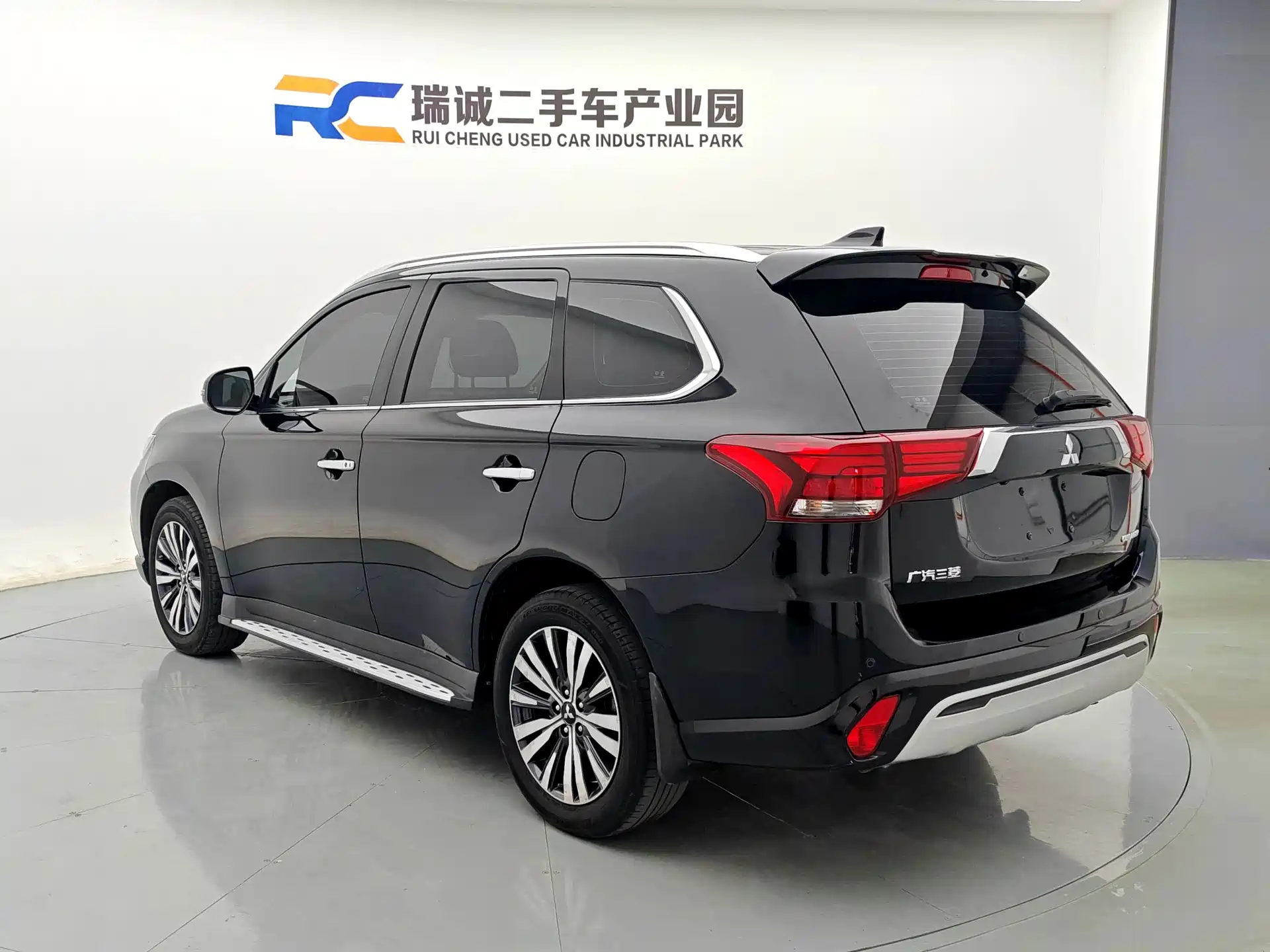 Фото 15 - Mitsubishi Outlander