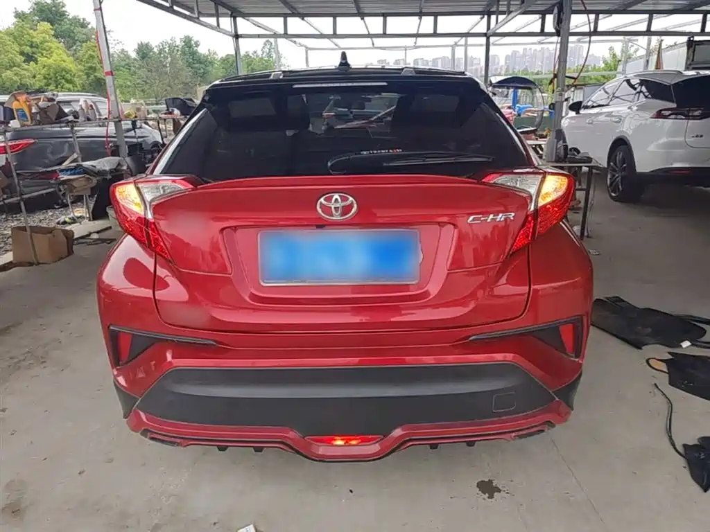 Toyota C-HR 2020 Model 2.0L Leading фото 4