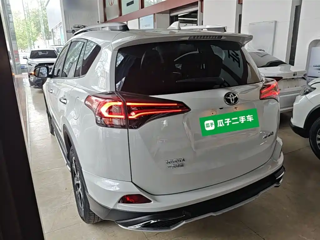 Toyota RAV4 Rongfang 2016 2.0L CVT 2WD Trend (China V) фото 5