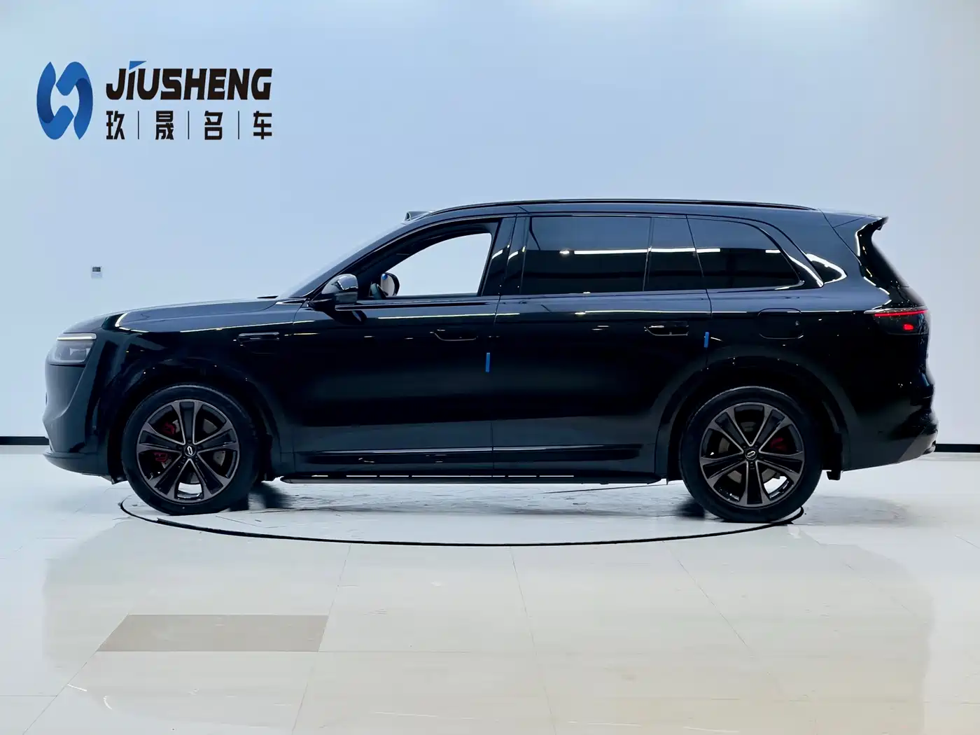 AITO Wenjie AITO M8 2025 Extended Range Ultra 53.4kWh 6-Seater фото 3