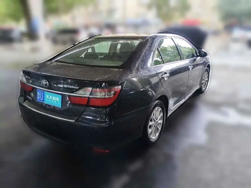 Фото 2 - Toyota Camry