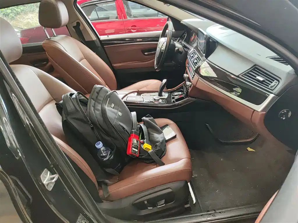 BMW 5 Series 2014 525Li Leading фото 17