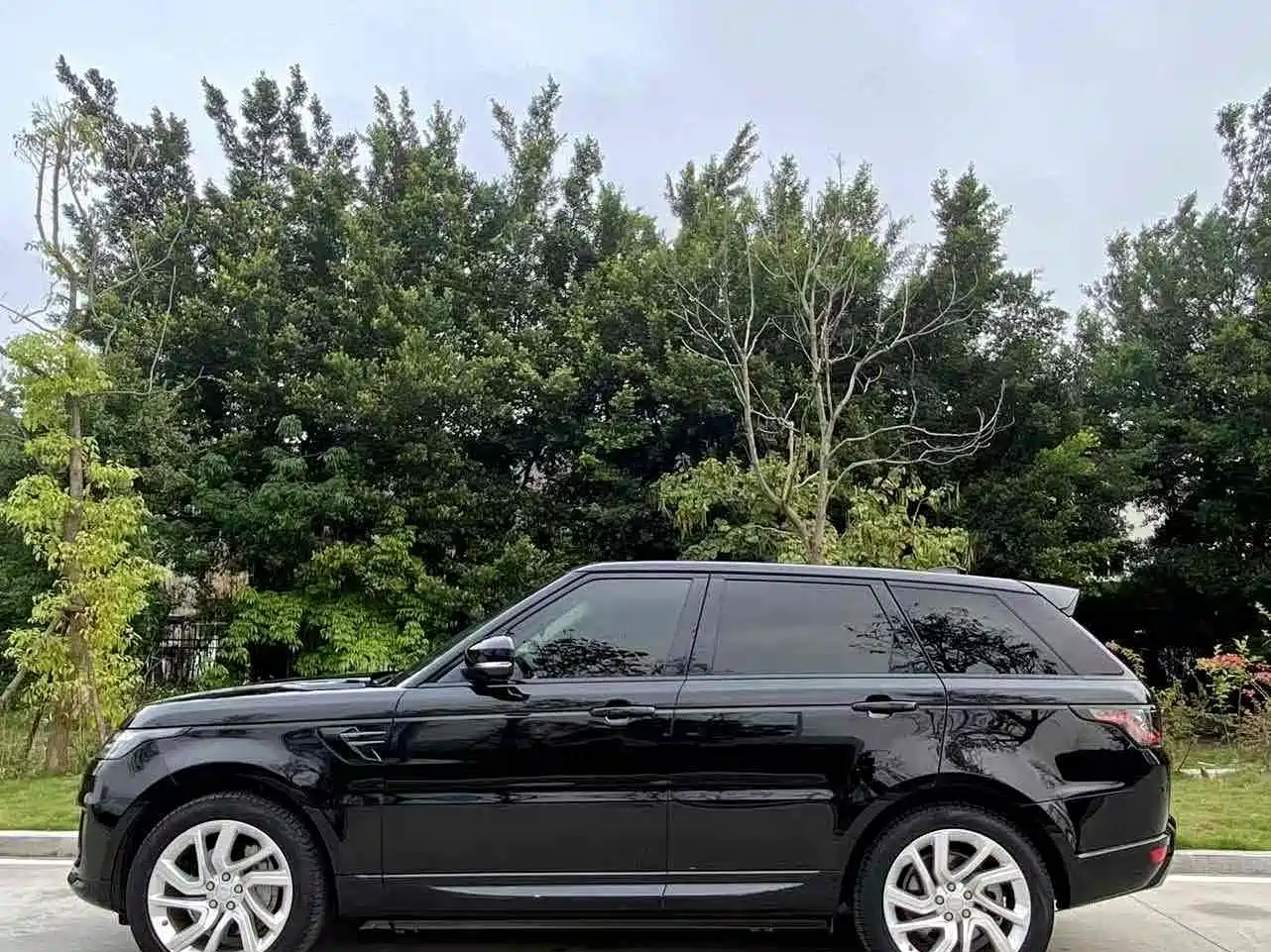 Land Rover Range Rover Sport 2020 3.0 L6 SE фото 3