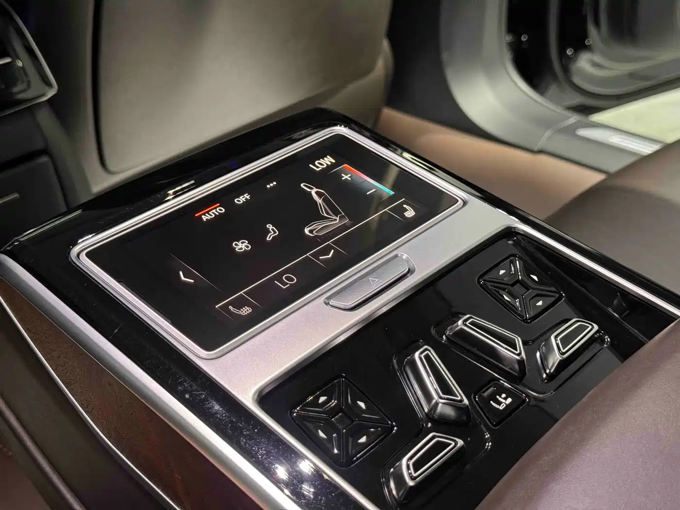 Audi A8 2018 A8L 55 TFSI quattro Launch Premium фото 14
