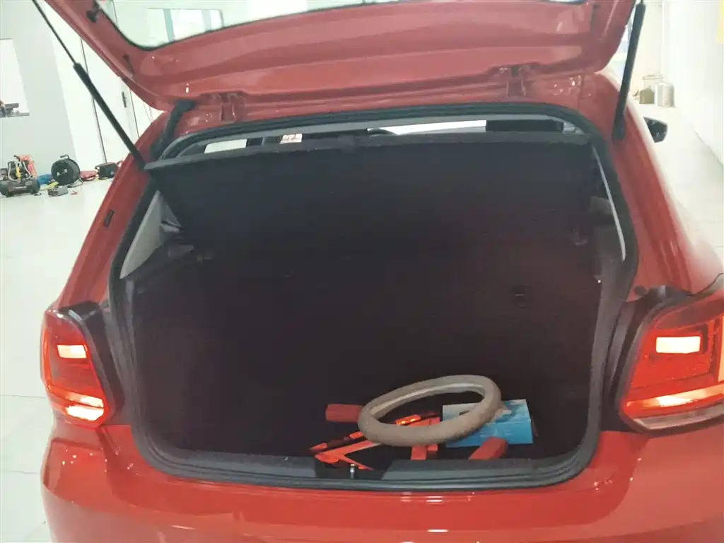 Volkswagen Polo 2016 1.4L Automatic Trend фото 15