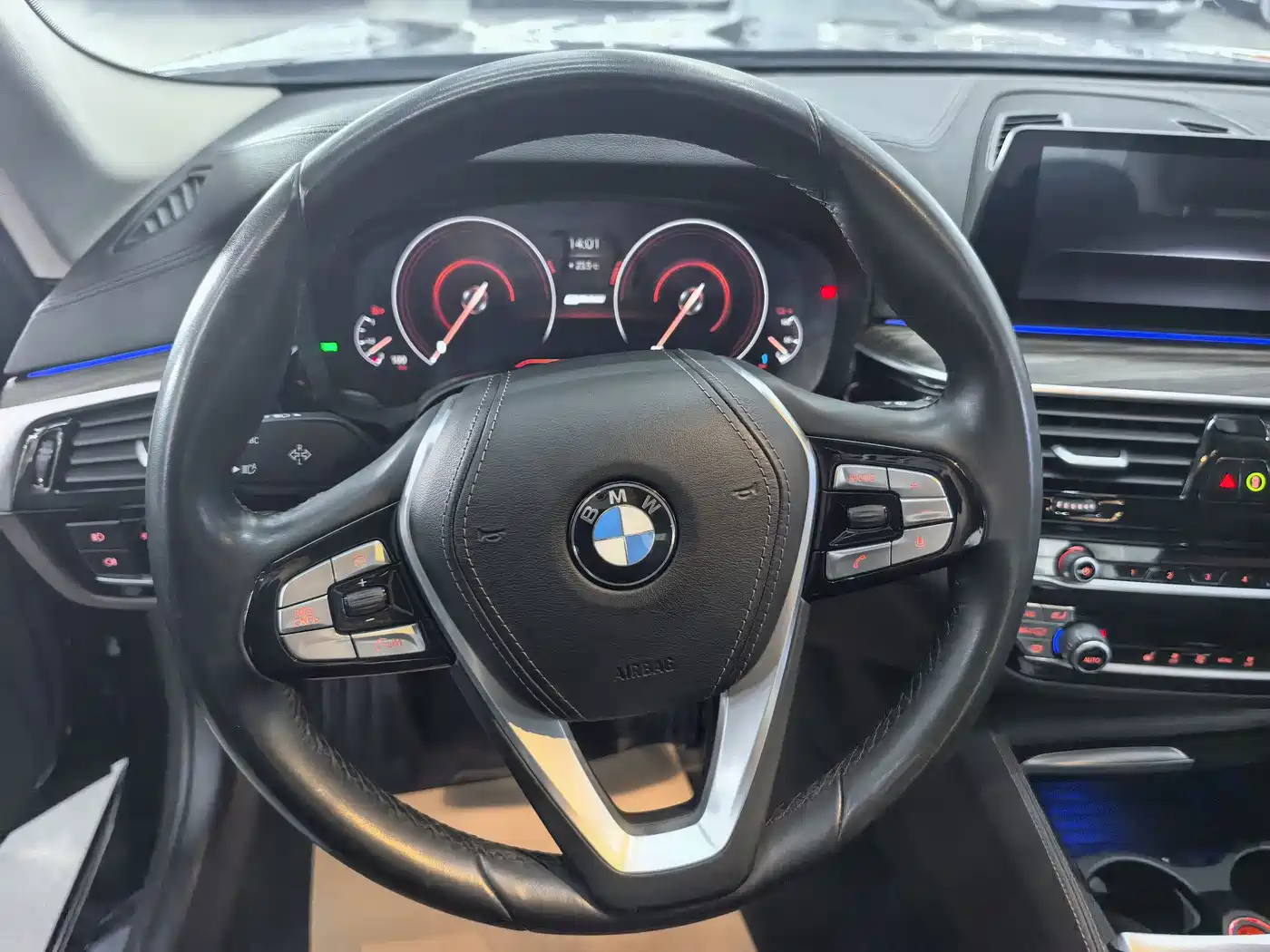 BMW 5 Series New Energy 2019 530Le Luxury Package фото 10