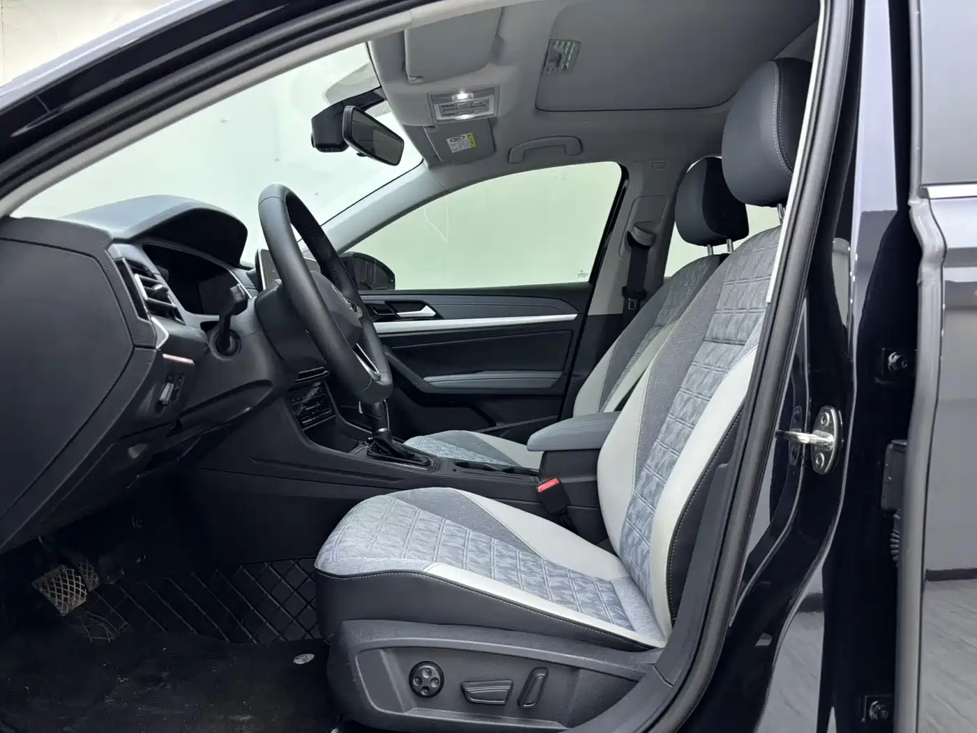 Volkswagen Lavida 2023 Model 280TSI DSG Eternal Edition фото 4