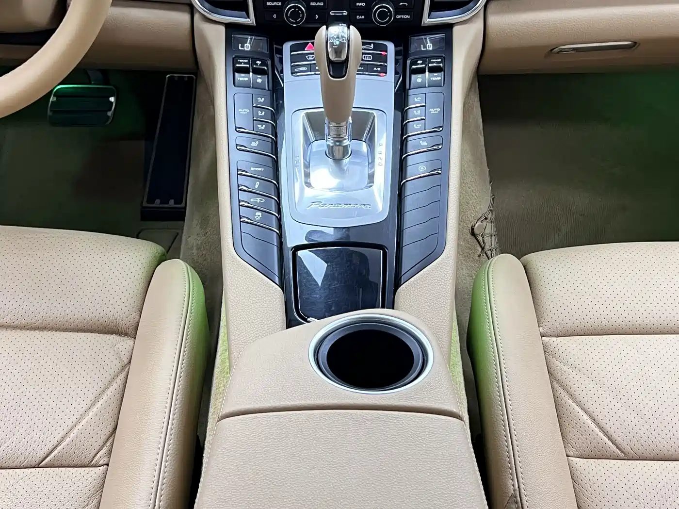 Porsche Panamera 2014 Panamera 3.0T фото 32