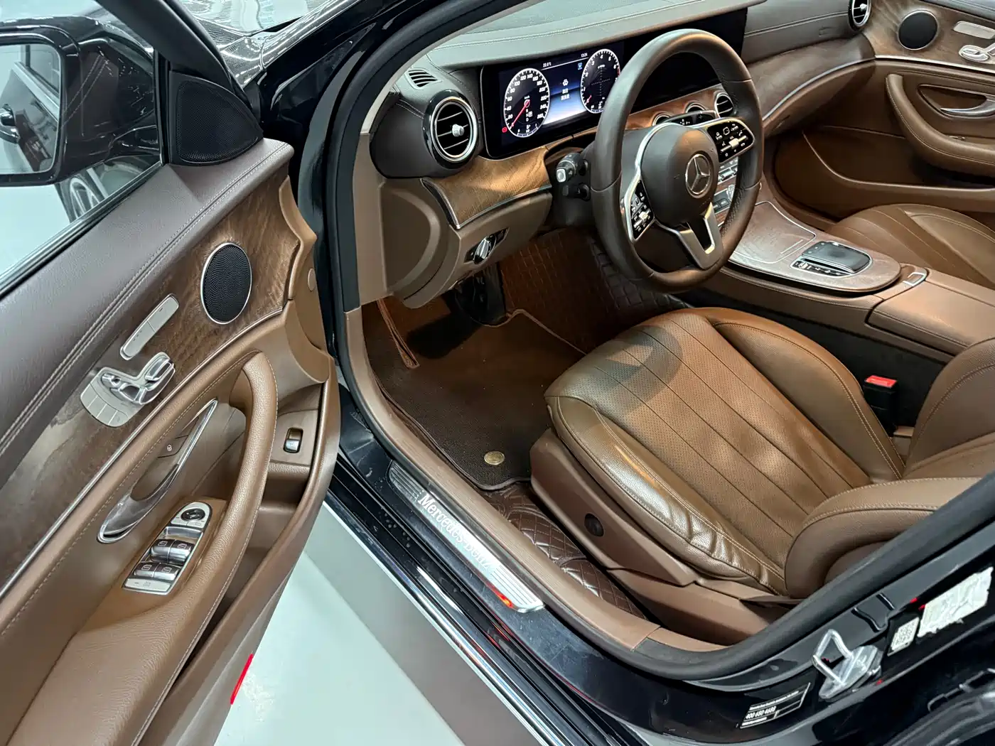Mercedes-Benz E-Class 2018 E 300 L Luxury фото 5