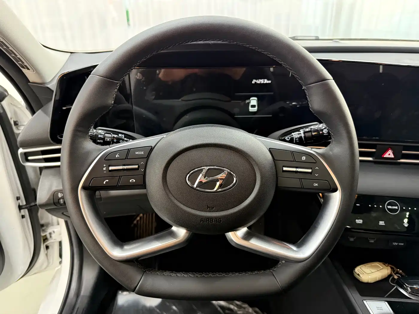 Hyundai Elantra 2022 1.5L CVT GLX Elite Edition фото 14