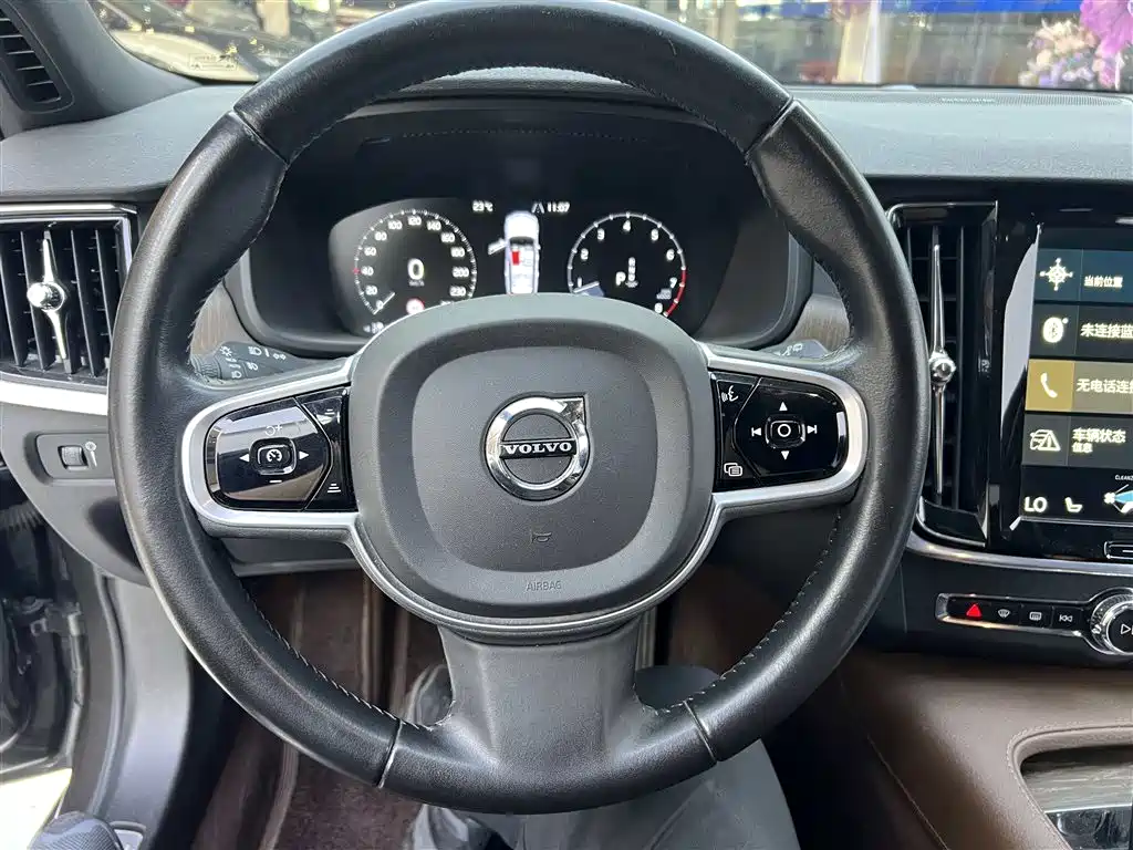 Фото 35 - Volvo V90