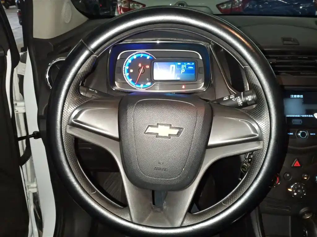 Chevrolet Trax 2016 1.4T Automatic 2WD Comfort Sunroof Edition фото 4