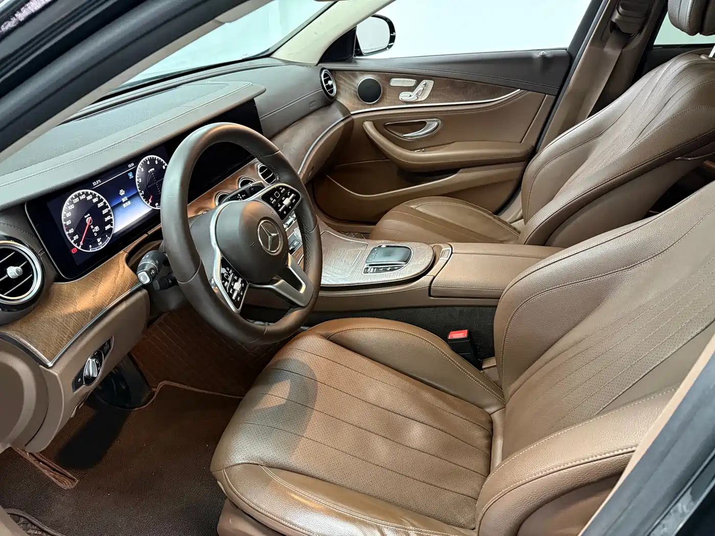 Mercedes-Benz E-Class 2018 E 300 L Luxury фото 4