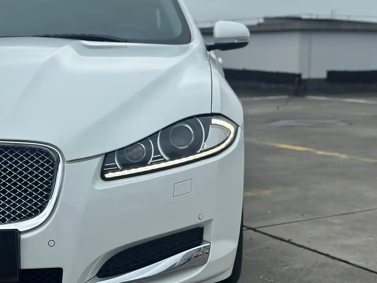 Jaguar XF 2014 2015 XF 2.0T Luxury Edition