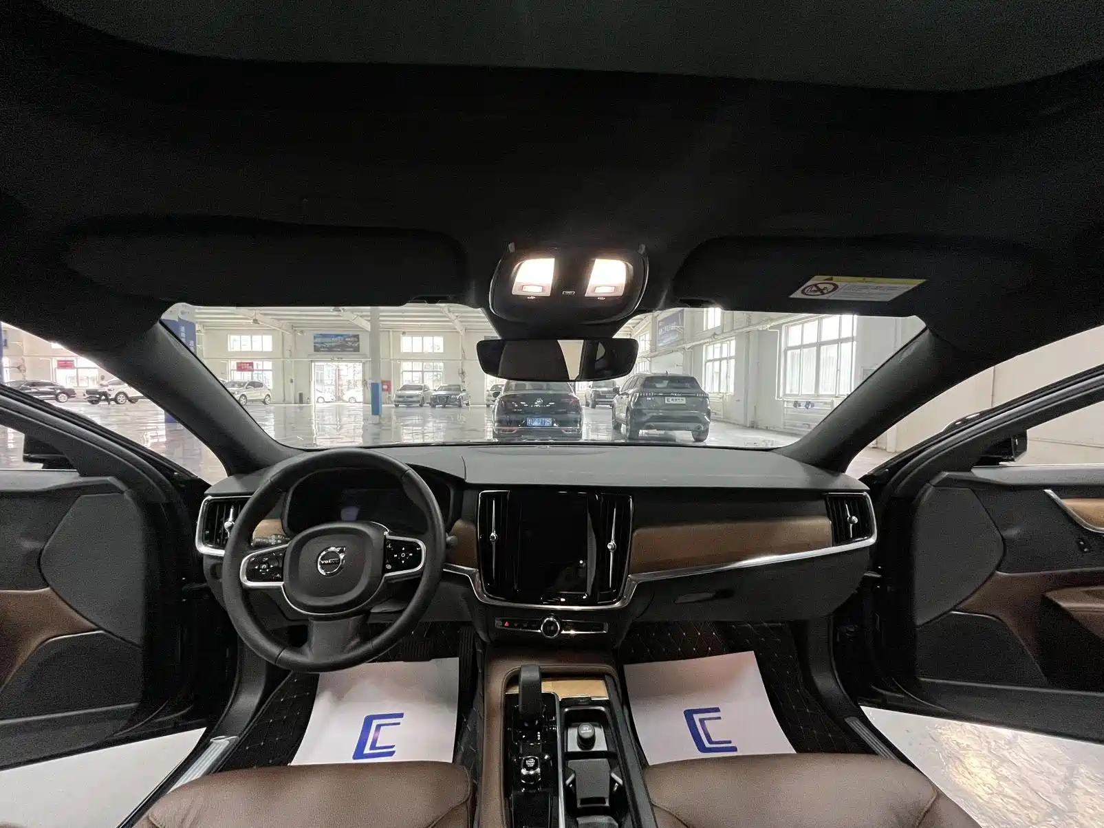 Photo 9 - Volvo S90