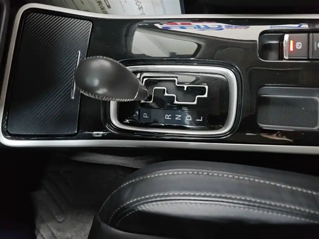 Mitsubishi Outlander 2019 2.4L 2WD Premium Edition 5-seater China V фото 14