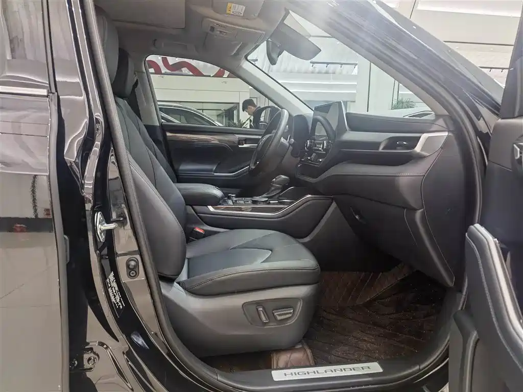 TOYOTA HIGHLANDER