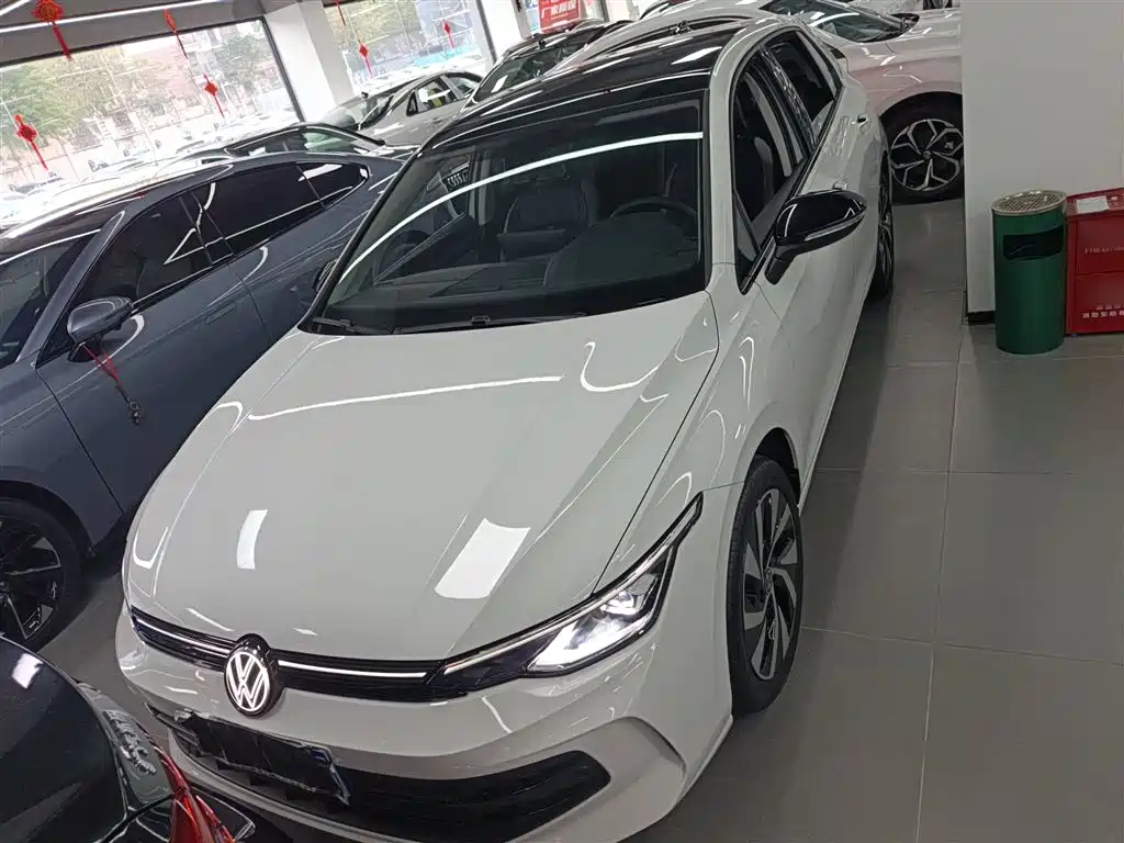Volkswagen Golf 2025 Facelift 300TSI Pro фото 3