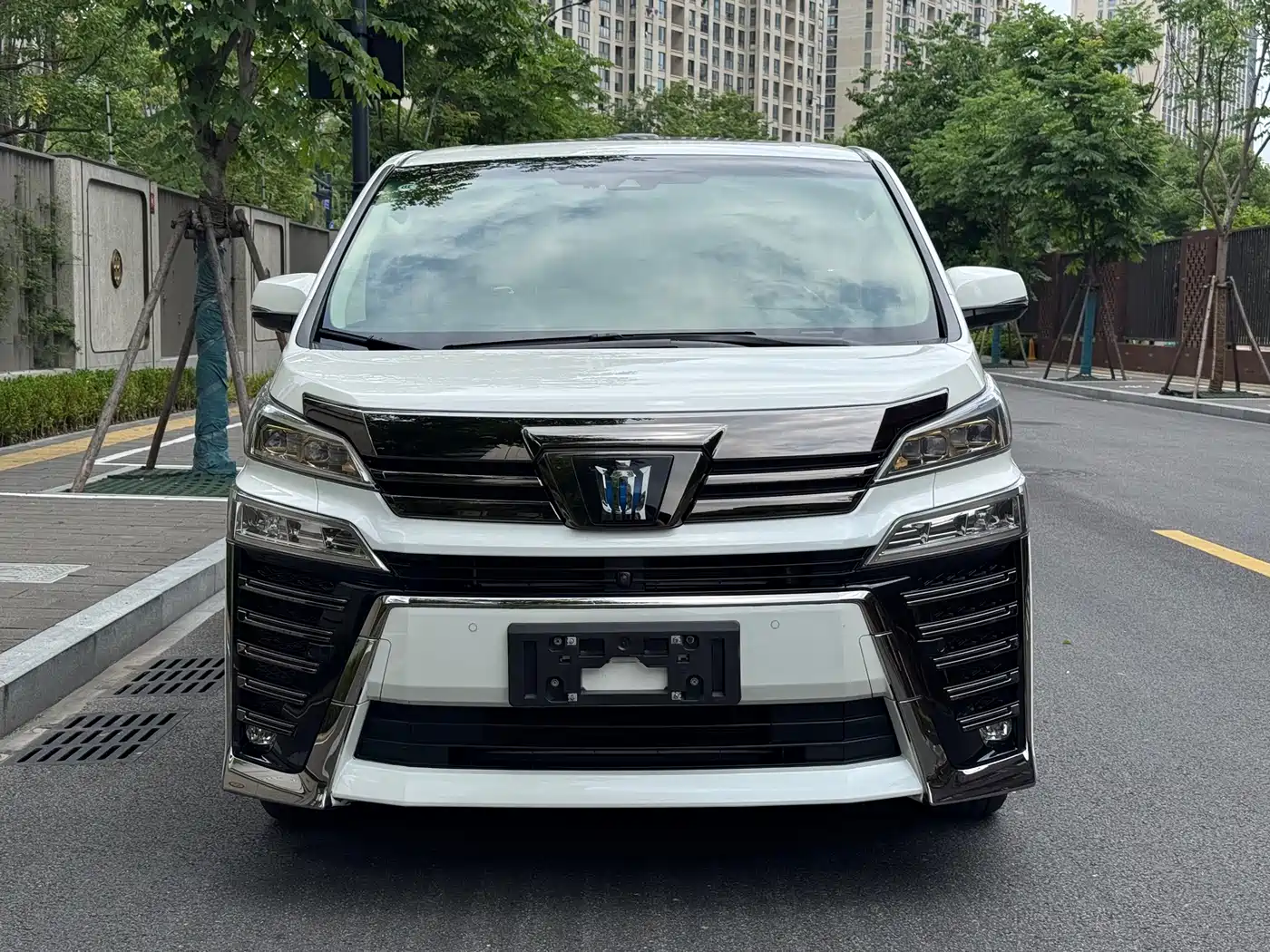 Toyota Vellfire 2023 Crown Hybrid 2.5L HV Ultimate фото 2